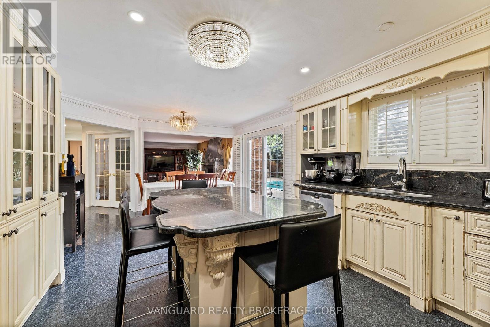 40 Colton Crescent N, Vaughan (Islington Woods), Ontario  L4L 3L6 - Photo 18 - N12206274