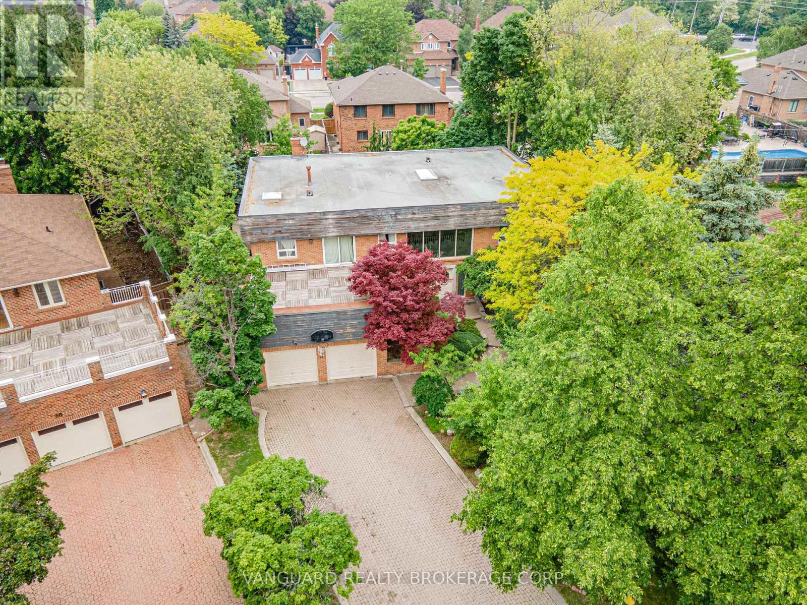 40 Colton Crescent N, Vaughan (Islington Woods), Ontario  L4L 3L6 - Photo 2 - N12206274