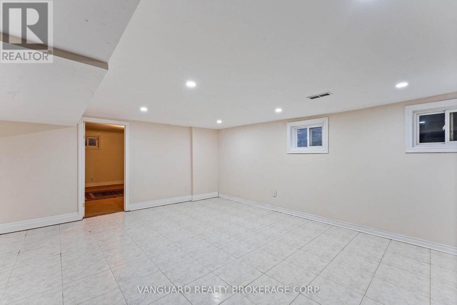 40 Colton Crescent N, Vaughan (Islington Woods), Ontario  L4L 3L6 - Photo 34 - N12206274
