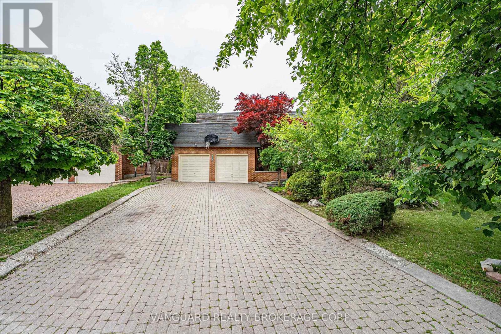 40 Colton Crescent N, Vaughan (Islington Woods), Ontario  L4L 3L6 - Photo 8 - N12206274