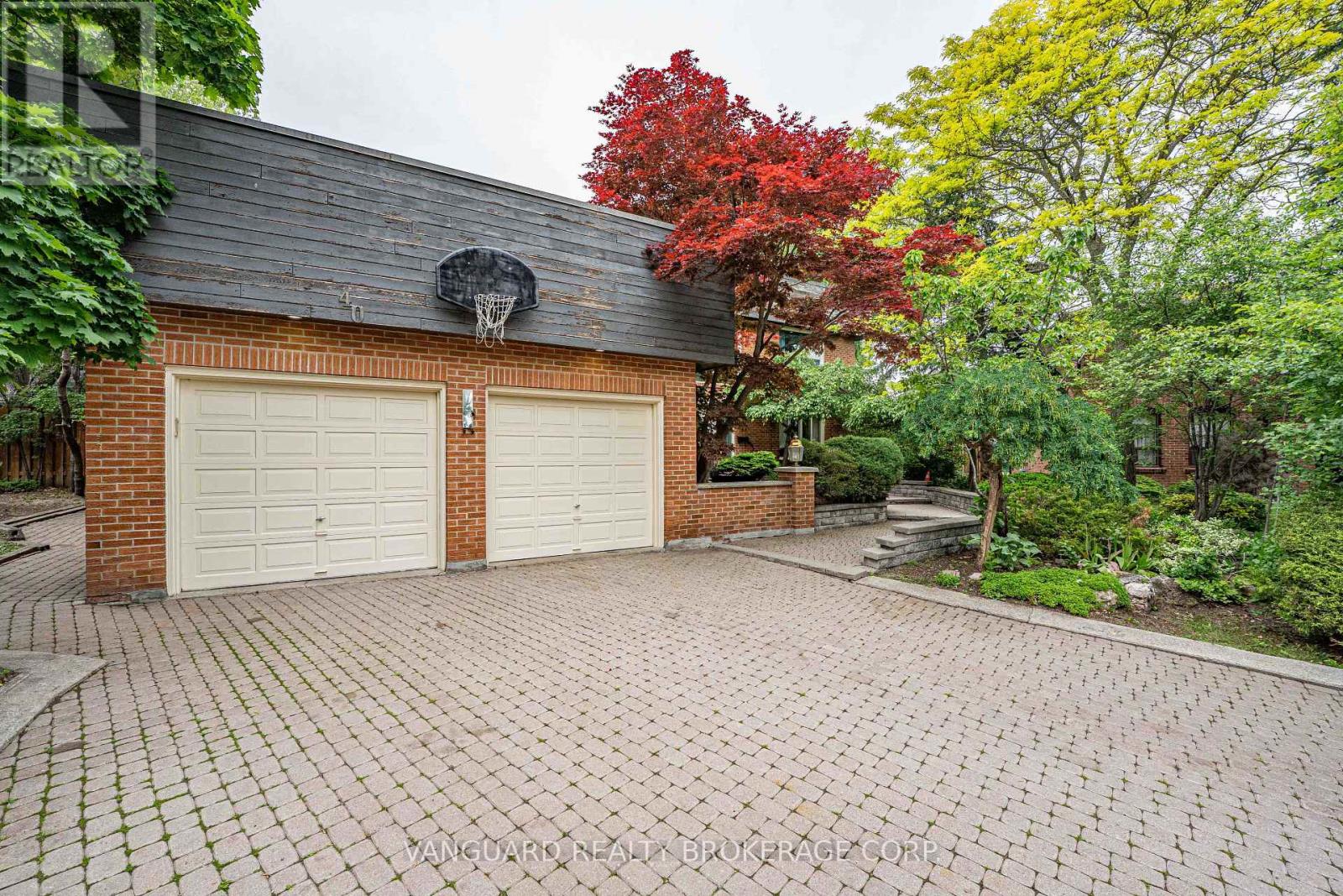40 Colton Crescent N, Vaughan (Islington Woods), Ontario  L4L 3L6 - Photo 9 - N12206274