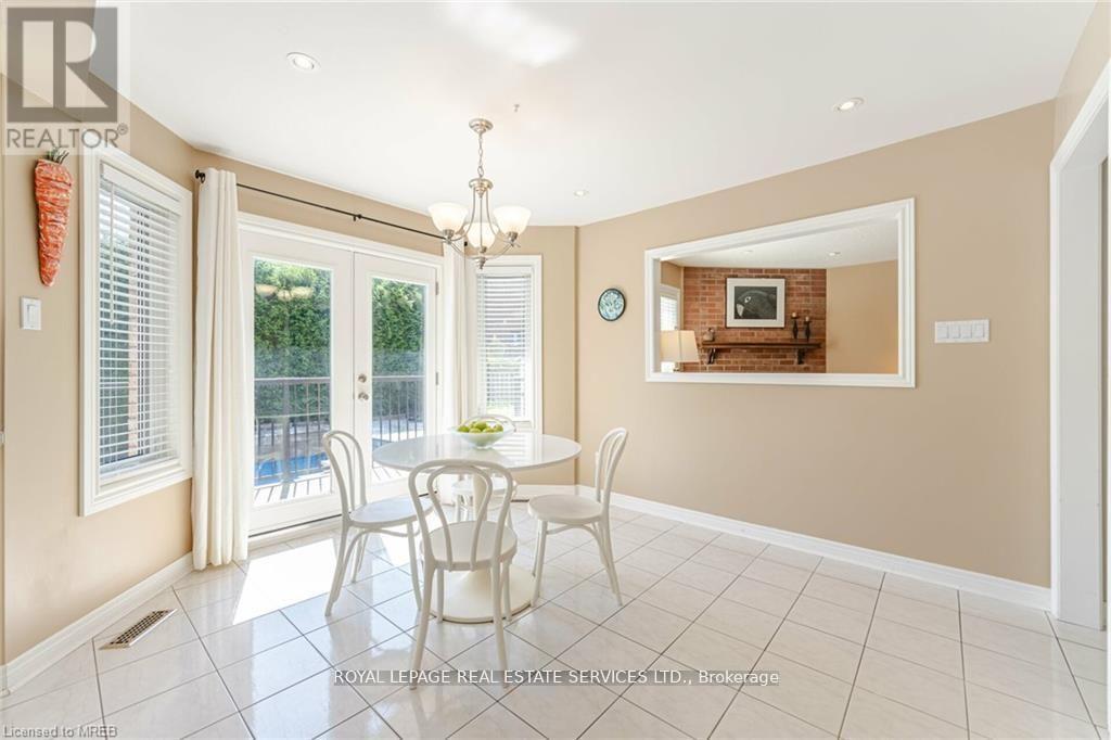 125 Ferndale Drive S, Barrie (Ardagh), Ontario  L4N 6Y6 - Photo 11 - S12206100