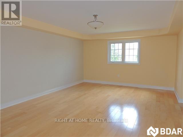 42 Westminster Circle, Barrie, Ontario  L4M 0A4 - Photo 9 - S12206260