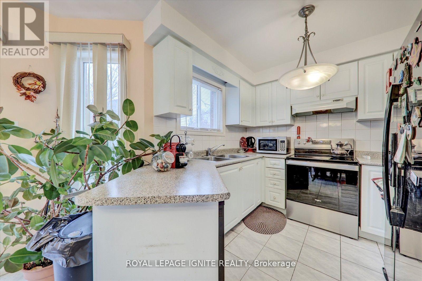 38 Rodda Boulevard, Toronto, Ontario  M1E 2Z6 - Photo 4 - E12130706
