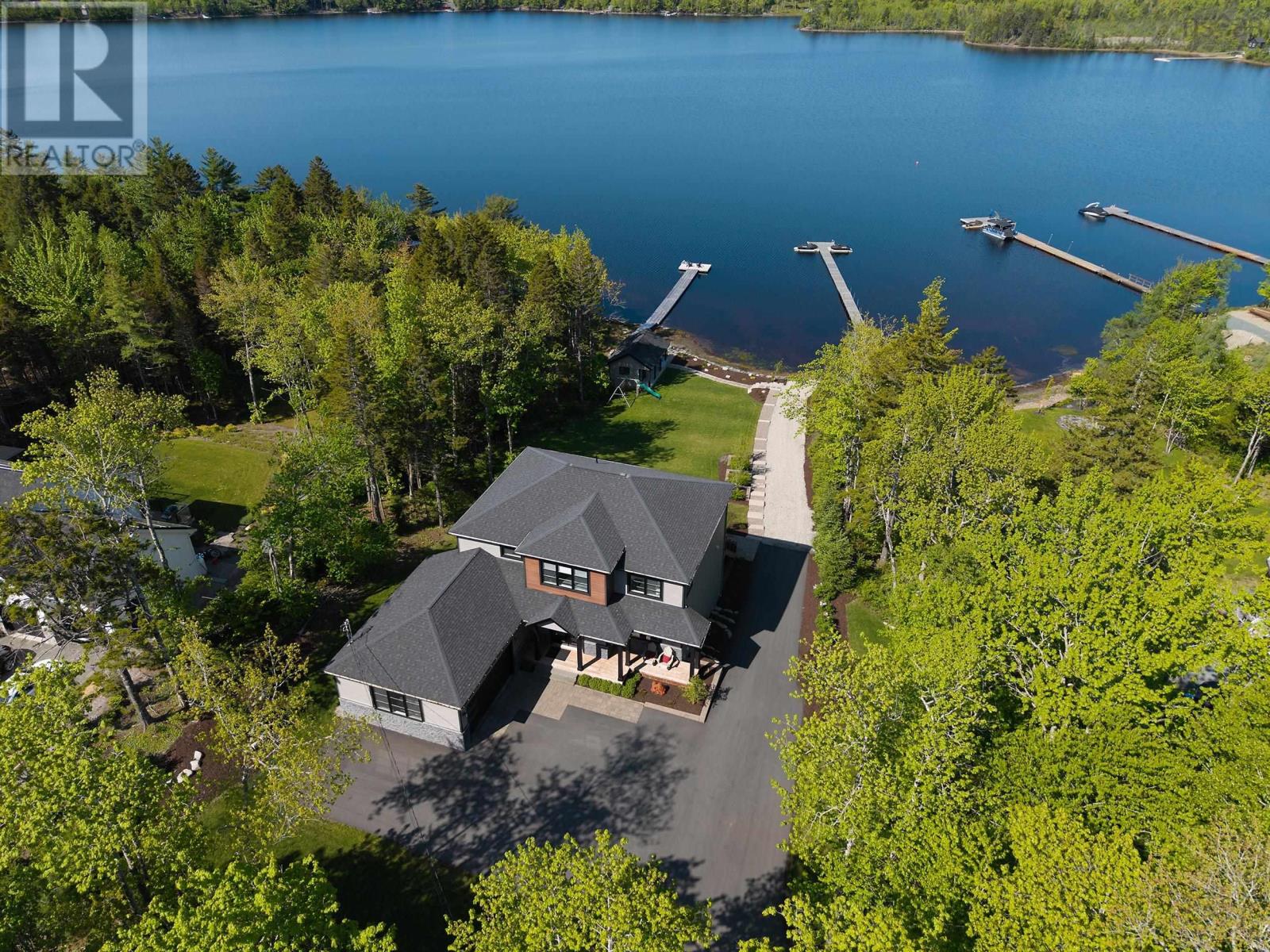 692 Mccabe Lake Drive, Middle Sackville, Nova Scotia  B4E 0N6 - Photo 2 - 202513918