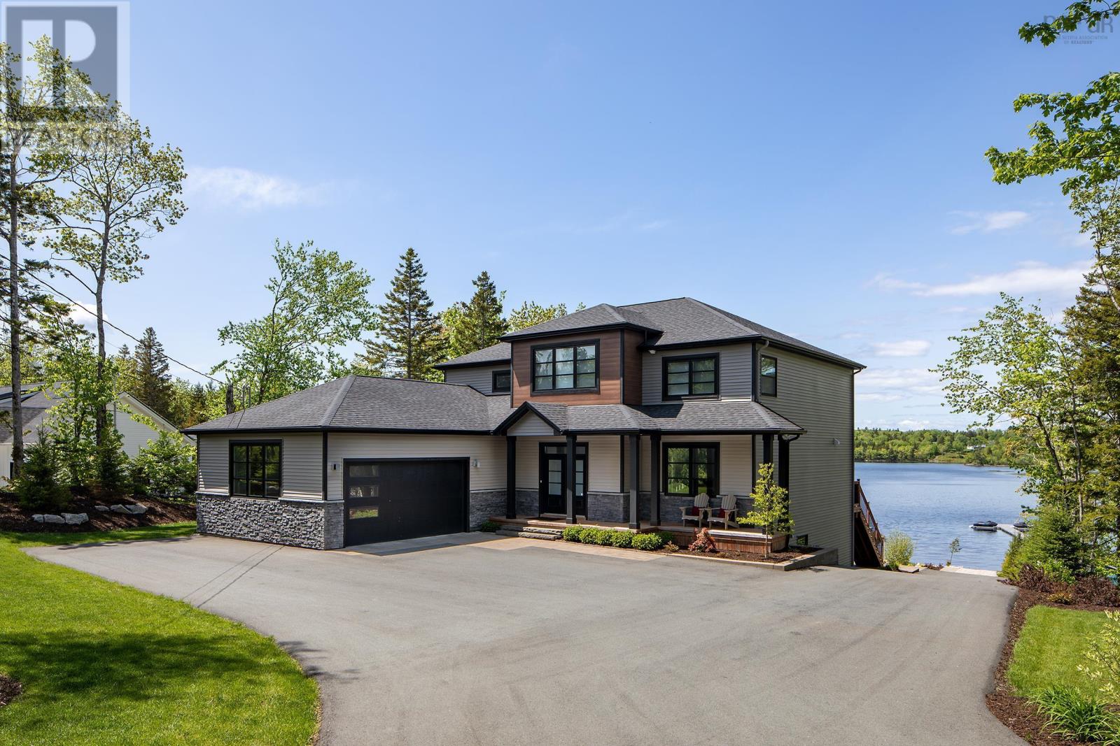692 Mccabe Lake Drive, Middle Sackville, Nova Scotia  B4E 0N6 - Photo 1 - 202513918