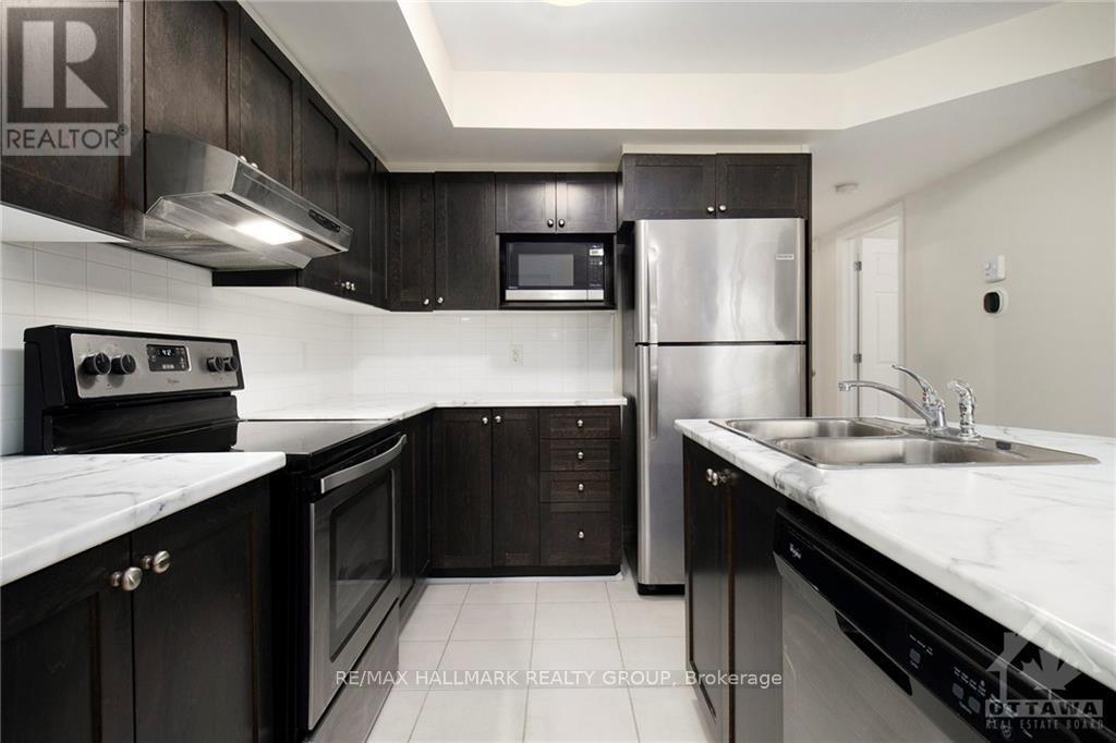 1 - 105 Bluestone Private, Ottawa, Ontario  K4A 0M5 - Photo 4 - X12206301