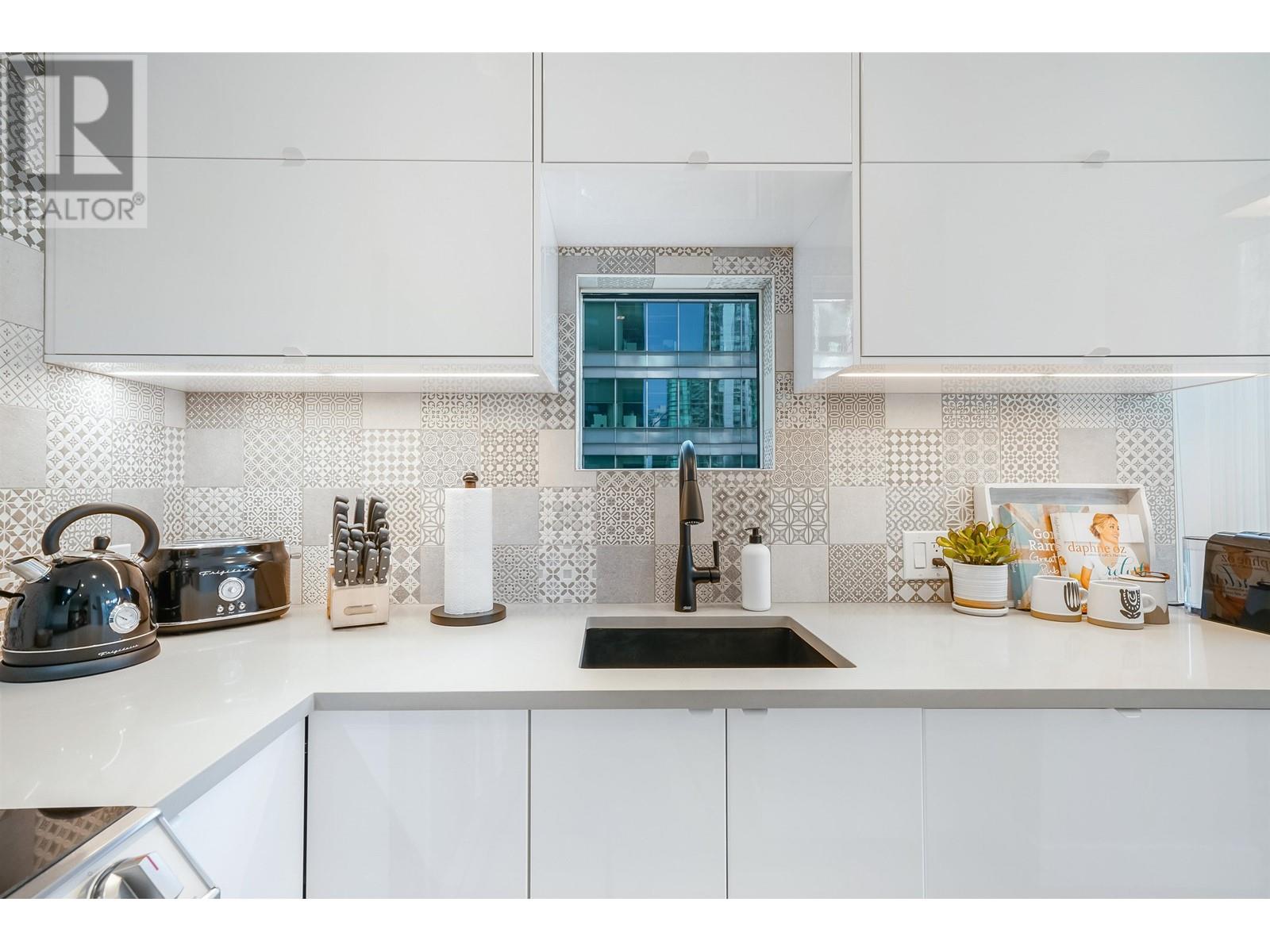 707 1166 MELVILLE STREET, Vancouver, British Columbia