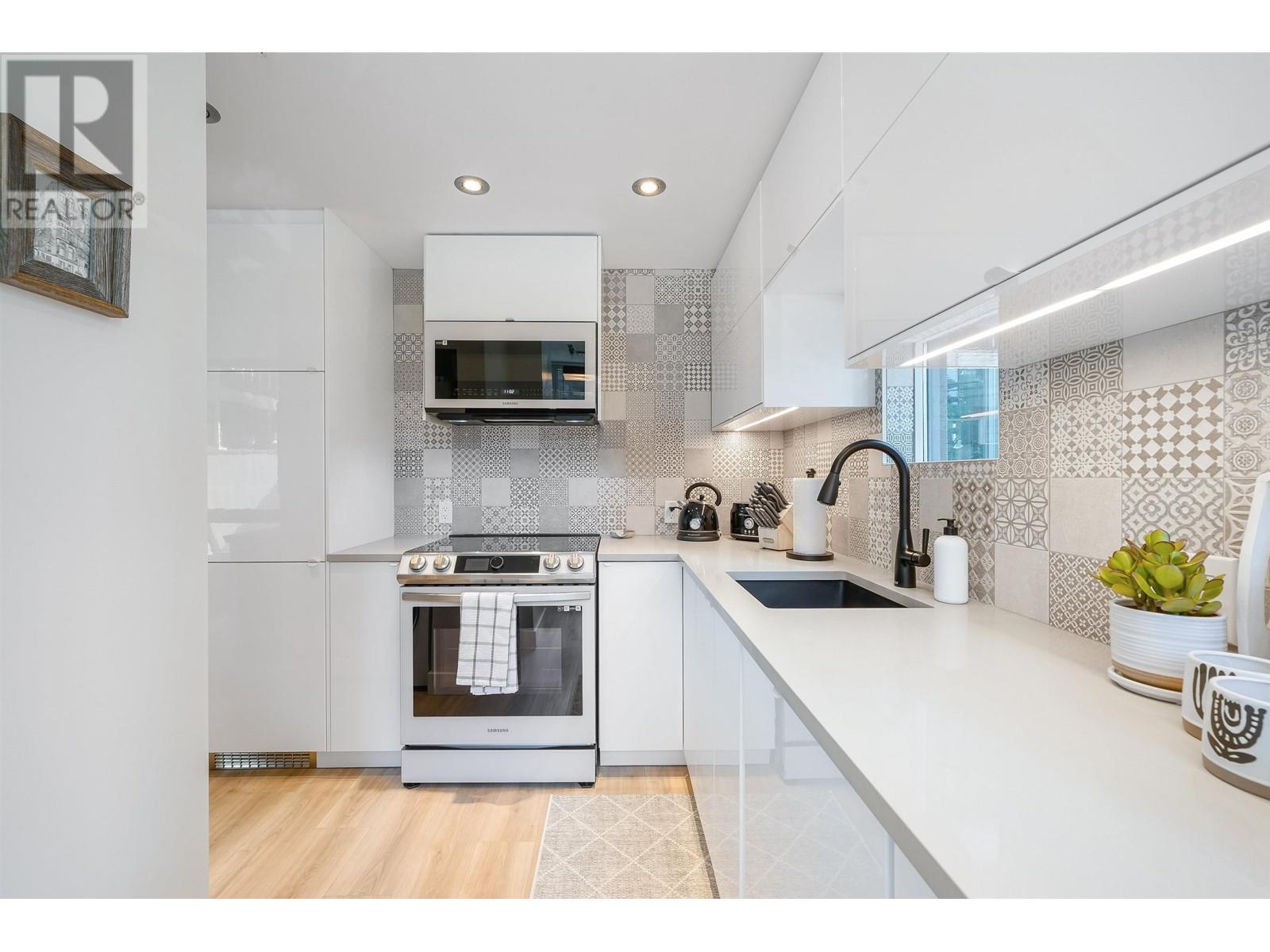 707 1166 Melville Street, Vancouver, British Columbia  V6E 4P5 - Photo 2 - R3012760