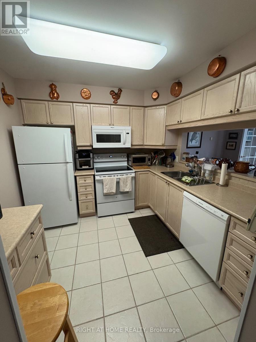 109 - 90 Dean Avenue, Barrie (Painswick South), Ontario  L4N 0M3 - Photo 17 - S12206270