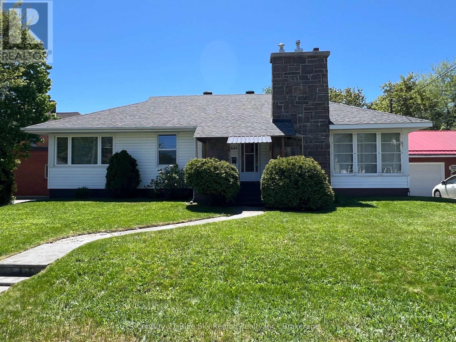 625 SCOLLARD STREET, North Bay, Ontario