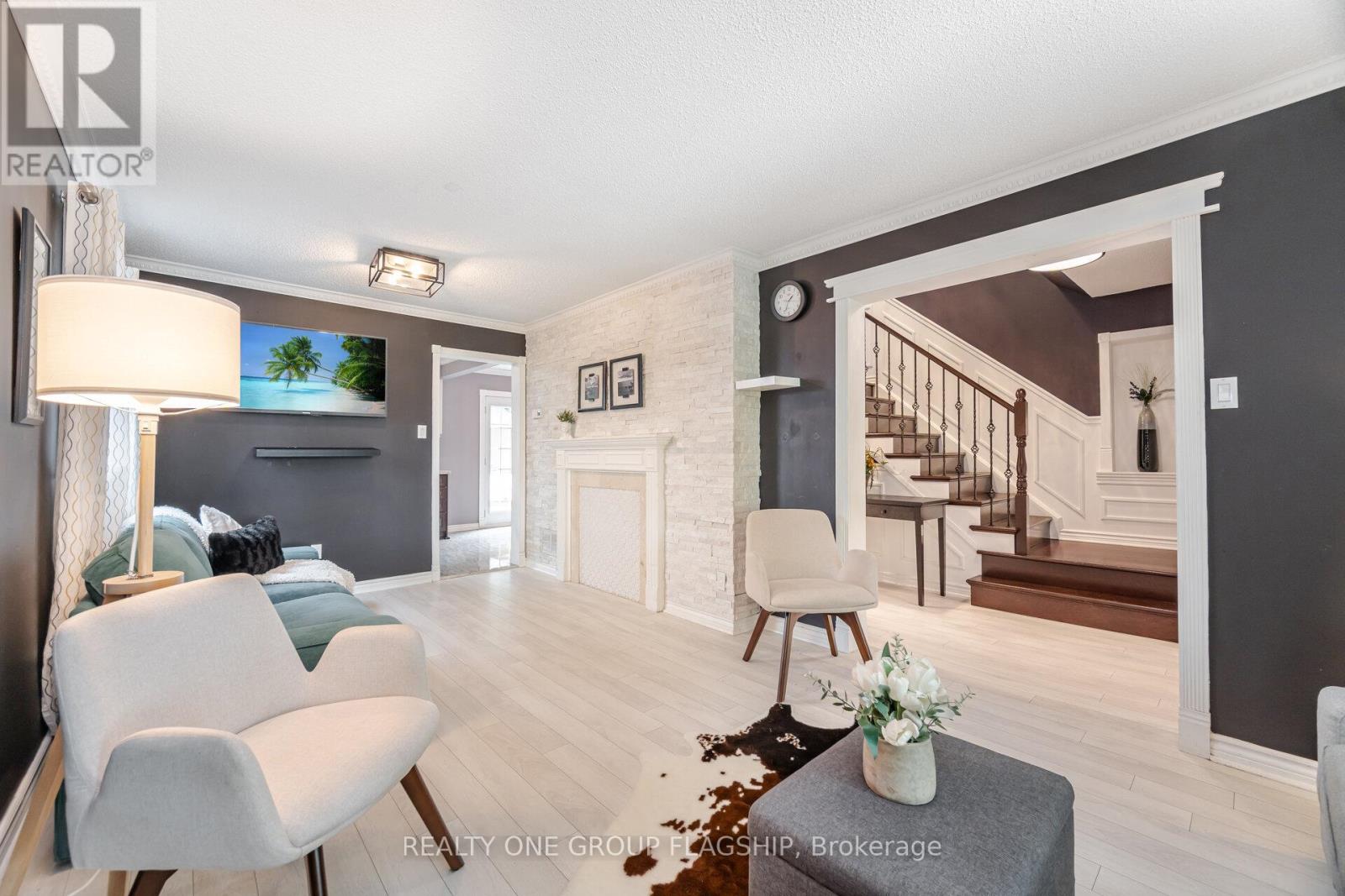 7267 Windbreak Court, Mississauga (Meadowvale), Ontario  L5N 6K6 - Photo 7 - W12206095