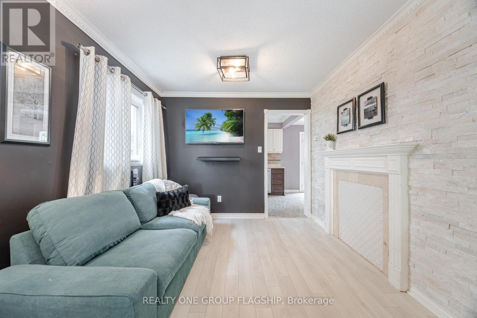 7267 Windbreak Court, Mississauga, Ontario  L5N 6K6 - Photo 8 - W12206095