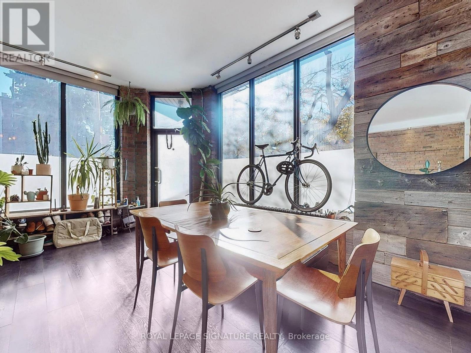 134 Pendrith Street, Toronto, Ontario  M6G 1R7 - Photo 13 - W12206105