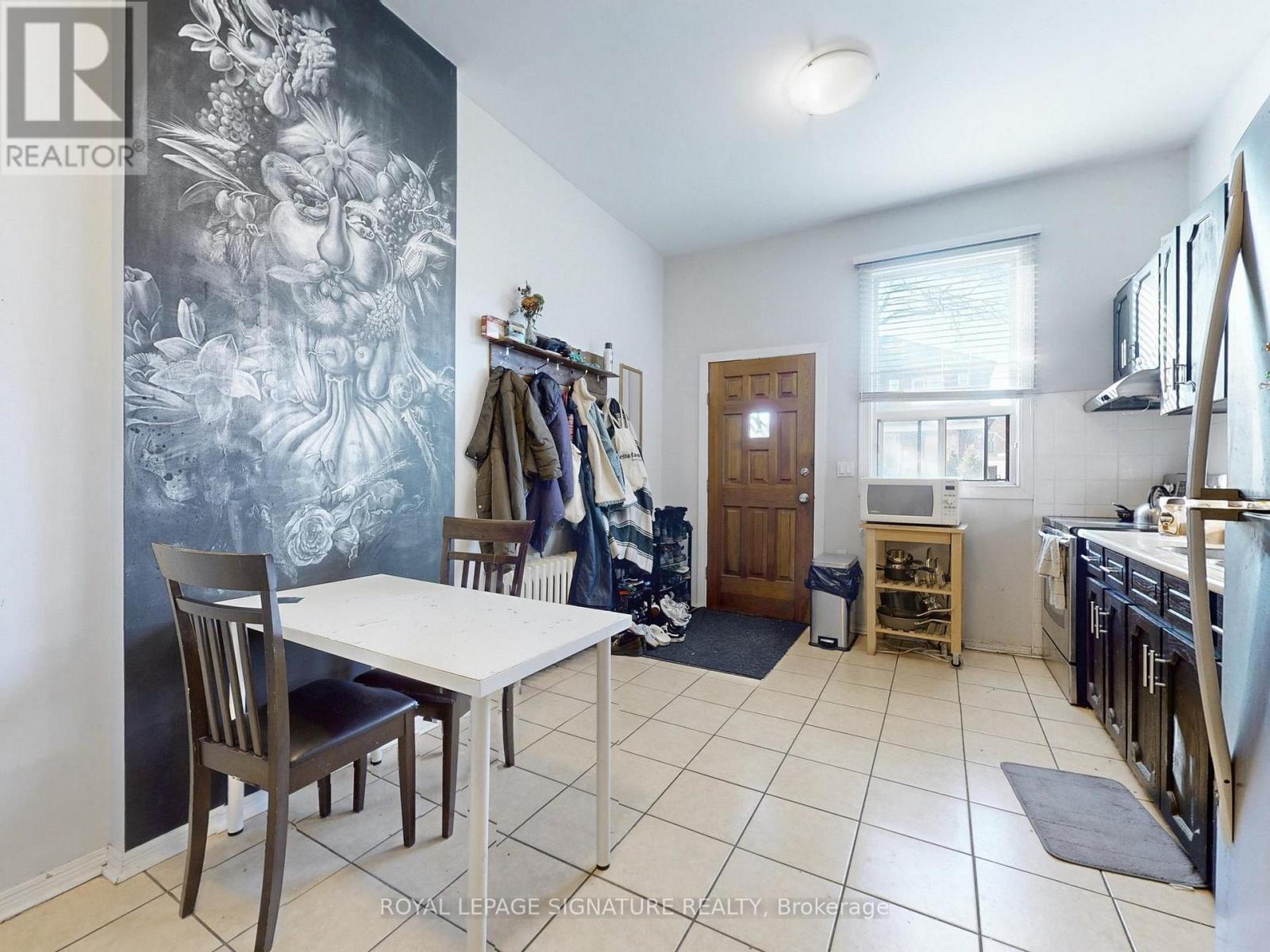 134 Pendrith Street, Toronto, Ontario  M6G 1R7 - Photo 15 - W12206105