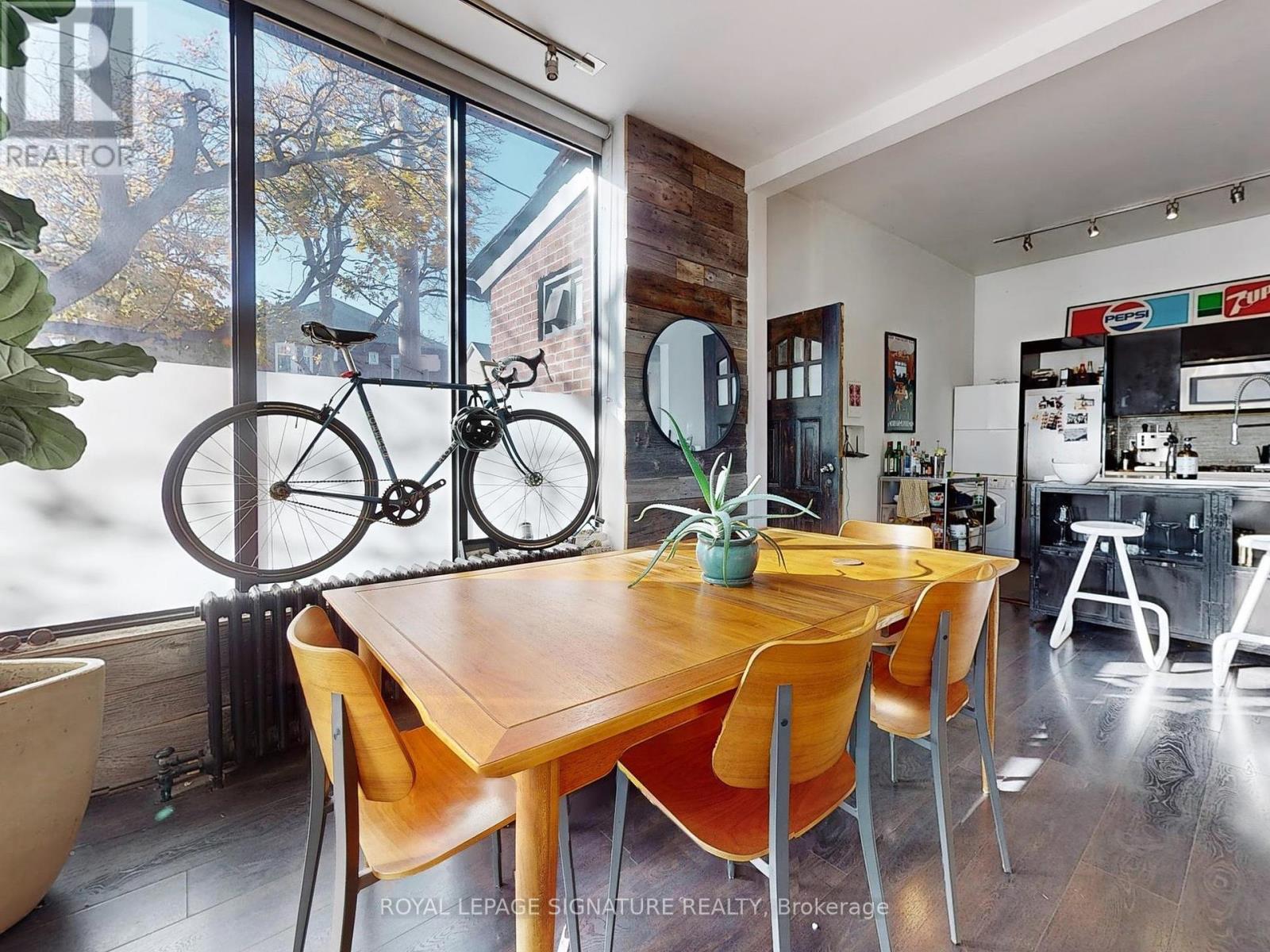 134 Pendrith Street, Toronto, Ontario  M6G 1R7 - Photo 9 - W12206105