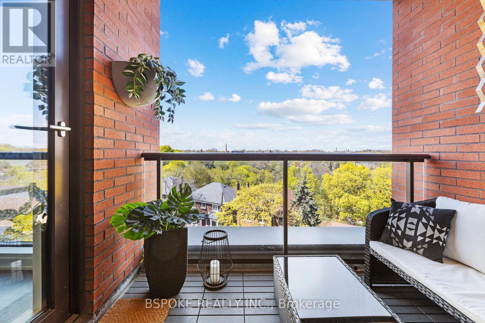 501 - 2118 Bloor Street W, Toronto, Ontario  M6S 0A6 - Photo 17 - W12206121