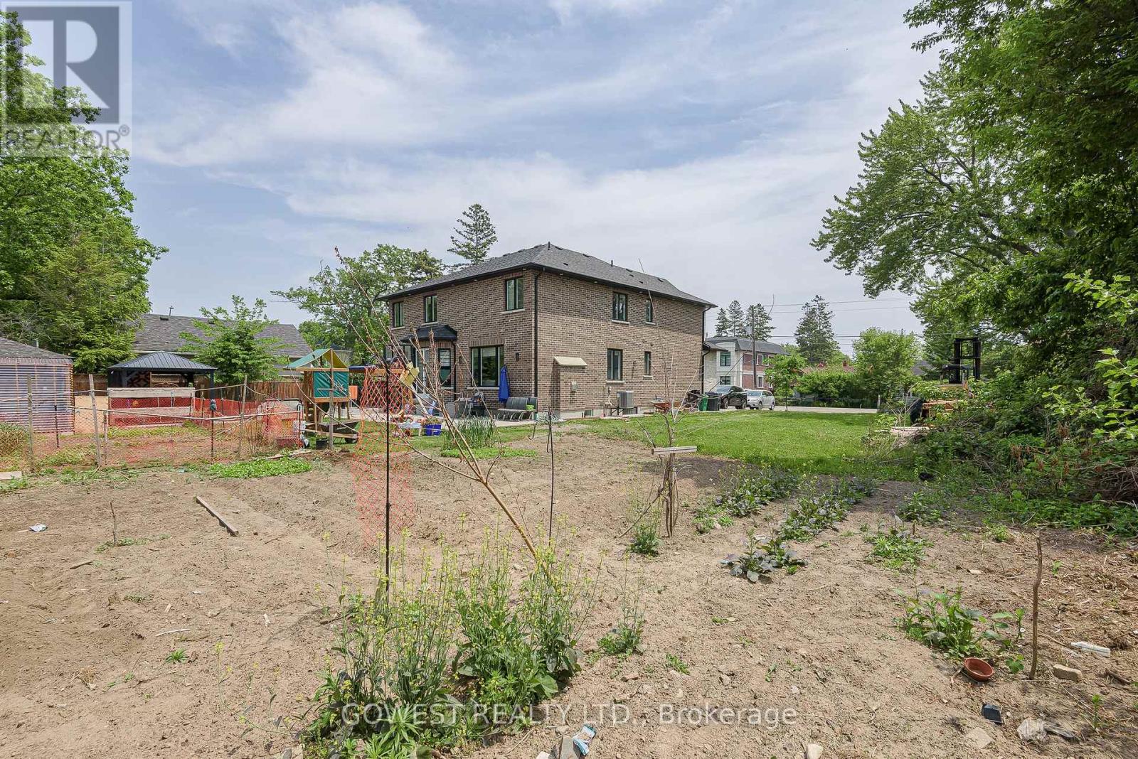 75 Troy Street, Mississauga, Ontario  L5G 1S6 - Photo 10 - W12206158