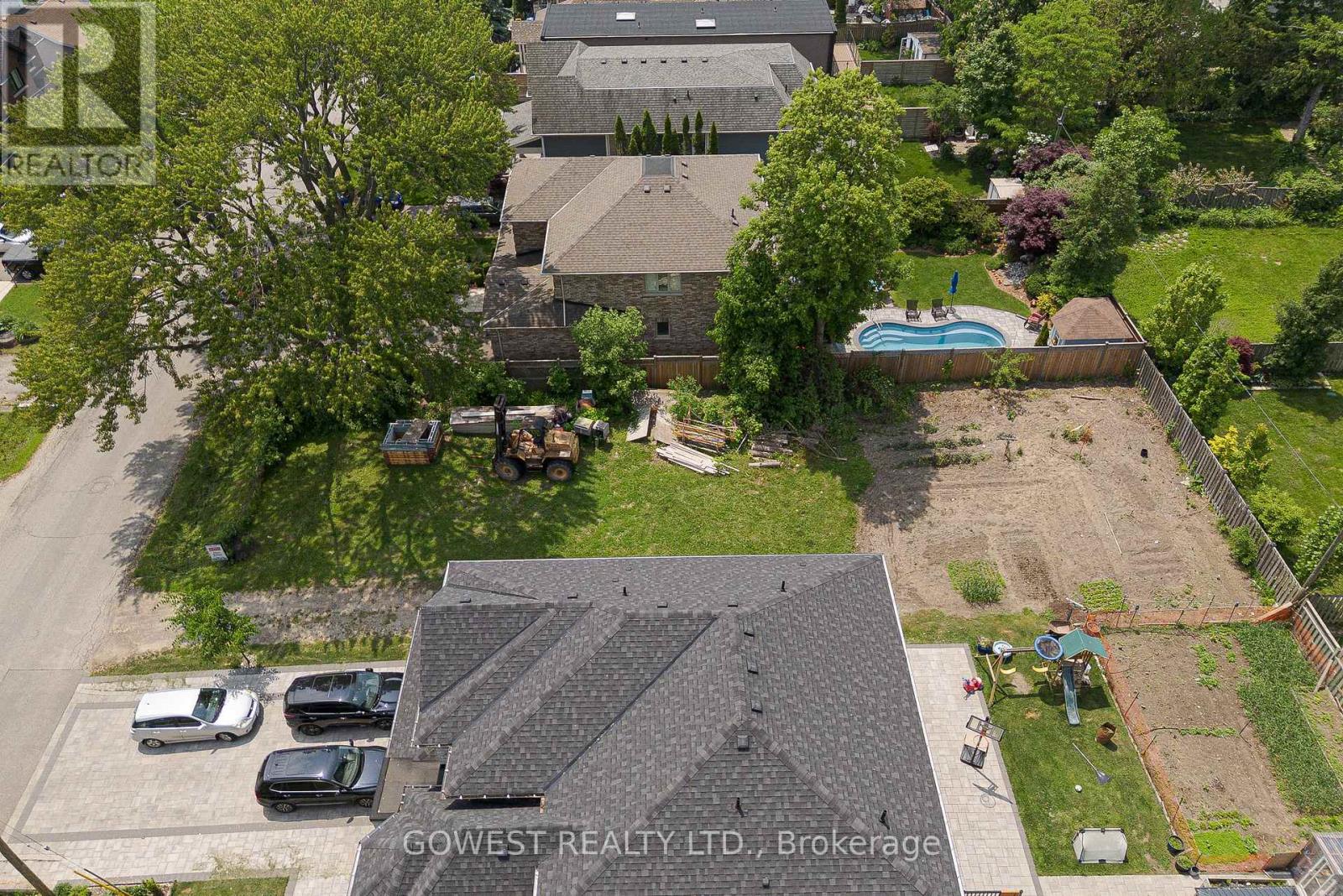 75 Troy Street, Mississauga, Ontario  L5G 1S6 - Photo 17 - W12206158