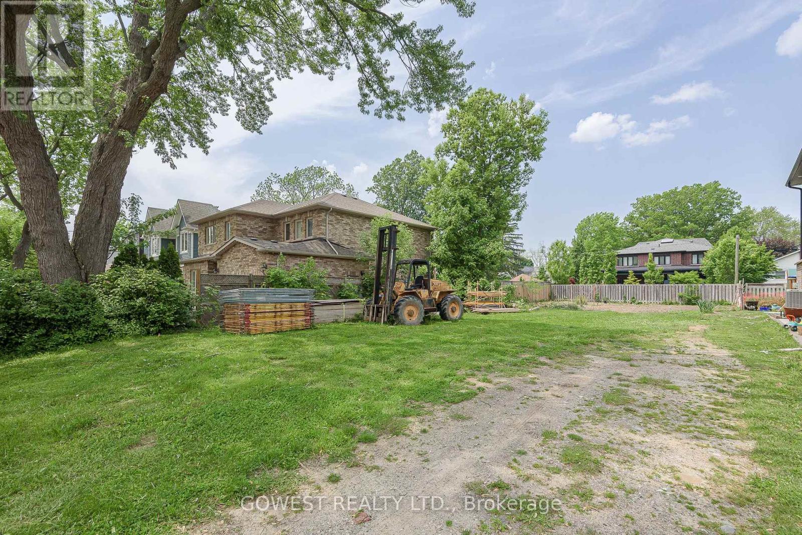 75 Troy Street, Mississauga, Ontario  L5G 1S6 - Photo 4 - W12206158