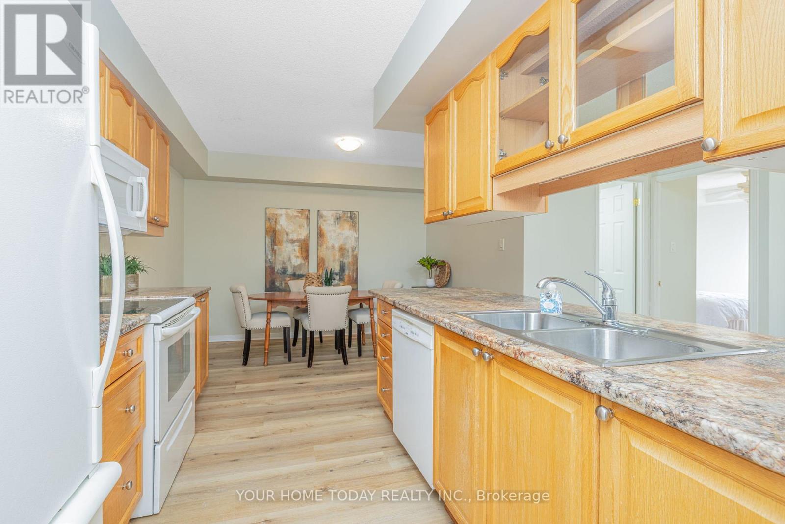 102 - 24 Chapel Street, Halton Hills (Georgetown), Ontario  L7G 6A7 - Photo 16 - W12206168