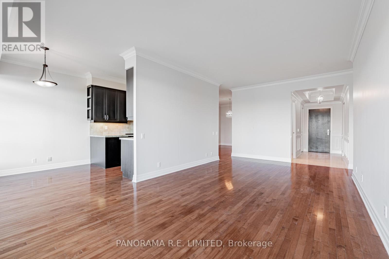 507 - 9 Burnhamthorpe Crescent, Toronto, Ontario  M9A 0A6 - Photo 5 - W12206171