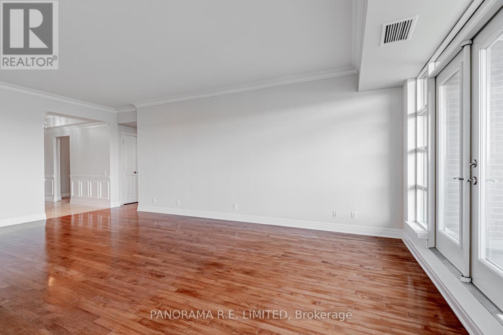507 - 9 Burnhamthorpe Crescent, Toronto, Ontario  M9A 0A6 - Photo 7 - W12206171