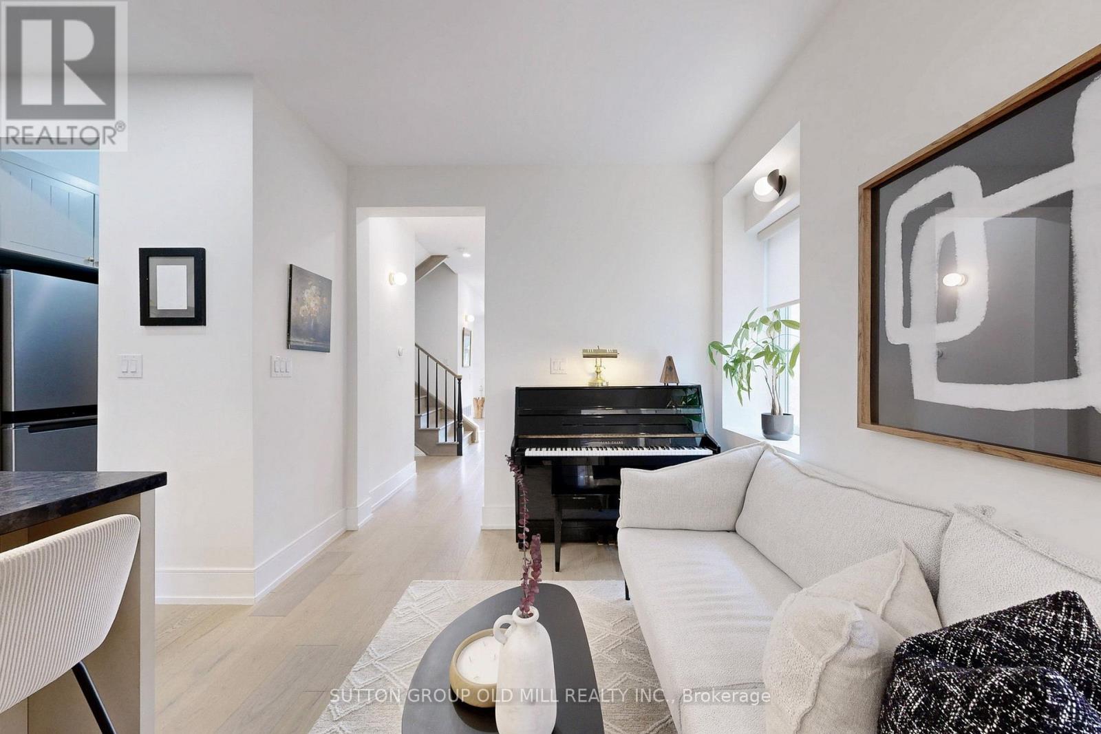 171 Brookside Avenue, Toronto, Ontario  M6S 4G8 - Photo 10 - W12206198