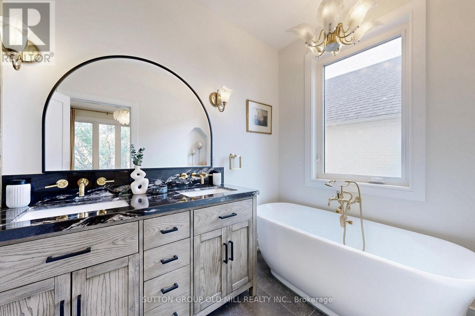 171 Brookside Avenue, Toronto, Ontario  M6S 4G8 - Photo 18 - W12206198