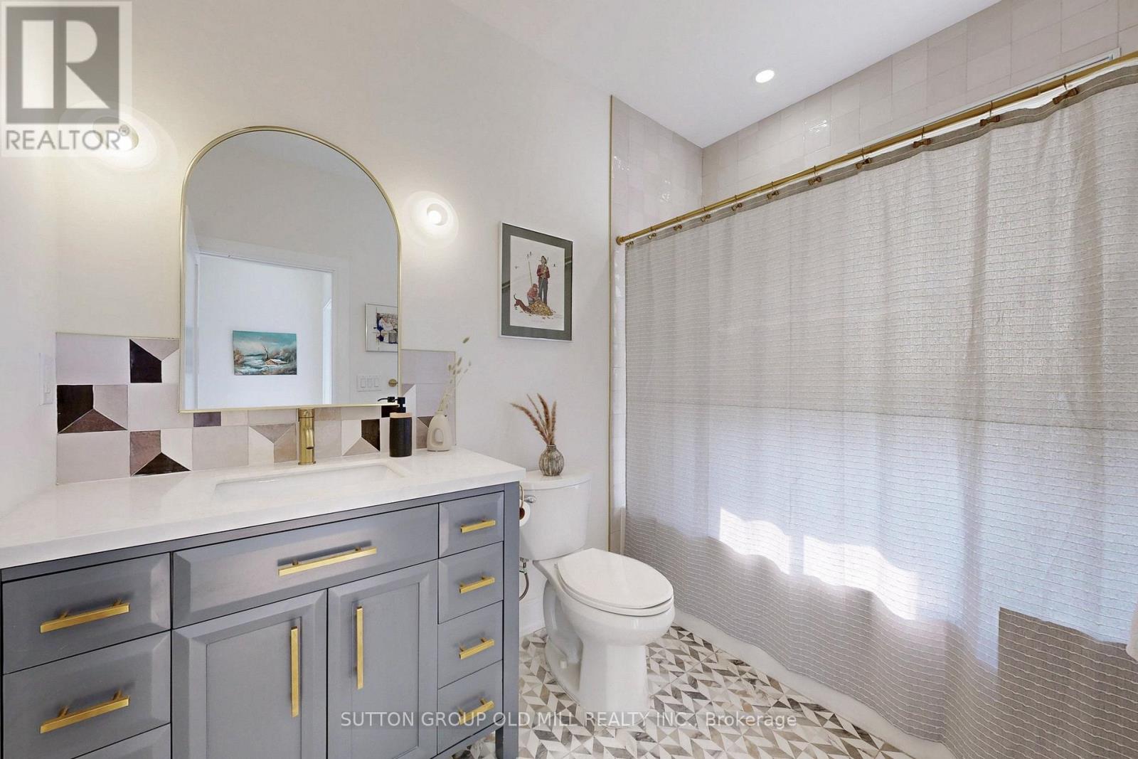 171 Brookside Avenue, Toronto, Ontario  M6S 4G8 - Photo 21 - W12206198