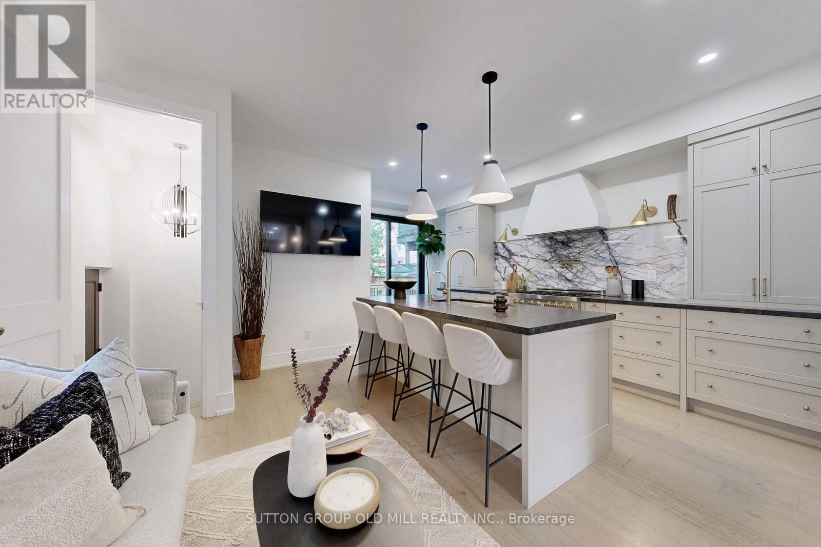 171 Brookside Avenue, Toronto, Ontario  M6S 4G8 - Photo 9 - W12206198
