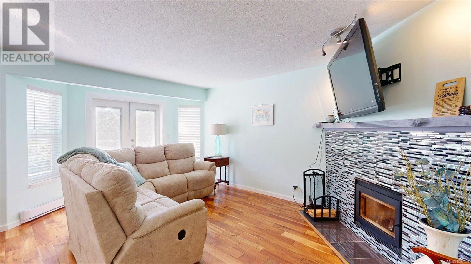 Property at 2113 Amethyst Way image 4