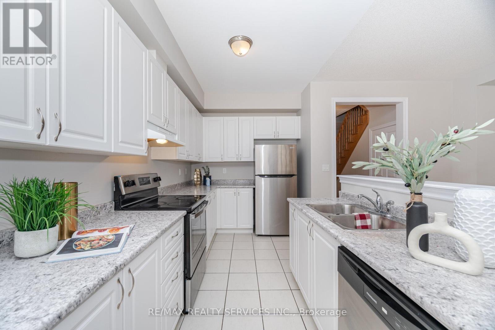 93 Royal Fern Crescent, Caledon, Ontario  L7C 4G9 - Photo 3 - W12206201
