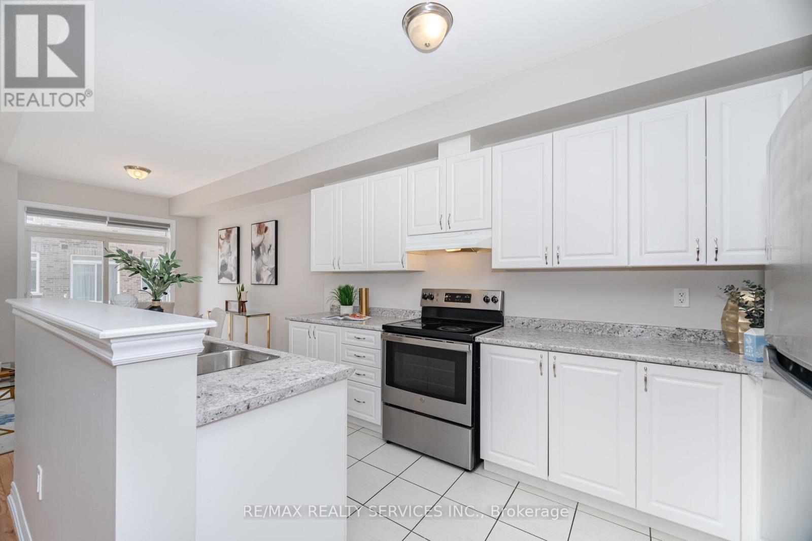 93 Royal Fern Crescent, Caledon, Ontario  L7C 4G9 - Photo 9 - W12206201