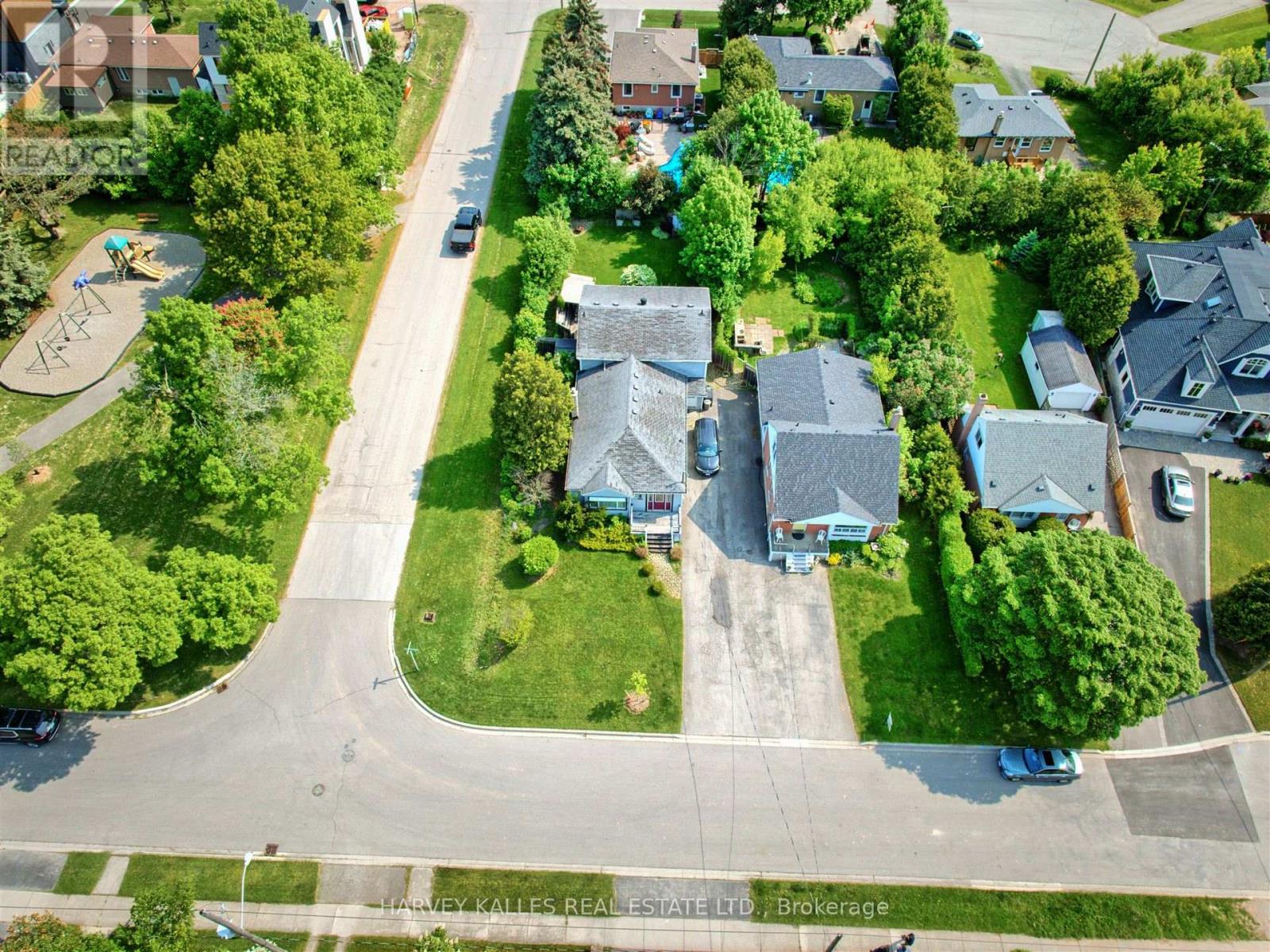 247 Jennings Crescent, Oakville, Ontario  L6L 1W2 - Photo 10 - W12206204