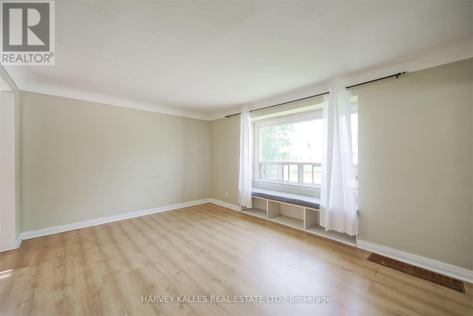 247 Jennings Crescent, Oakville, Ontario  L6L 1W2 - Photo 12 - W12206204