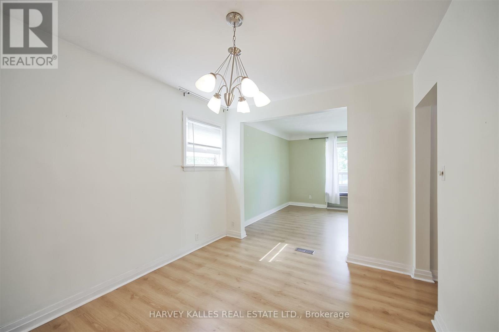 247 Jennings Crescent, Oakville, Ontario  L6L 1W2 - Photo 19 - W12206204