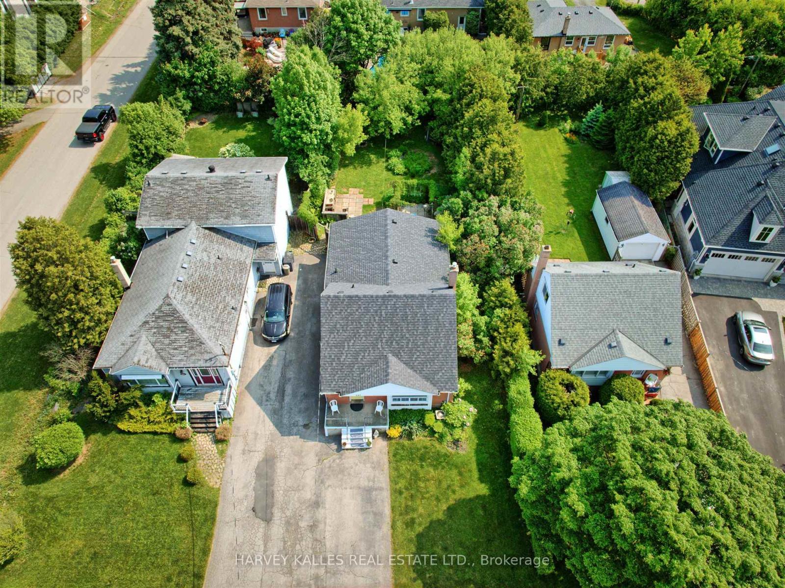 247 Jennings Crescent, Oakville, Ontario  L6L 1W2 - Photo 3 - W12206204
