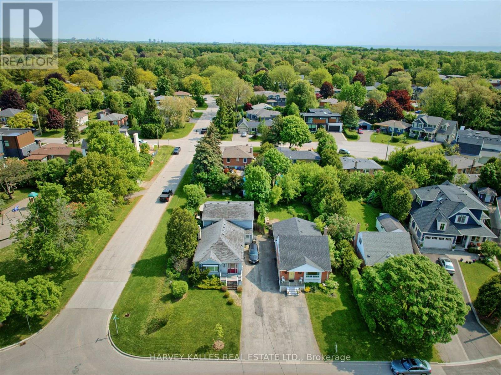 247 Jennings Crescent, Oakville, Ontario  L6L 1W2 - Photo 5 - W12206204