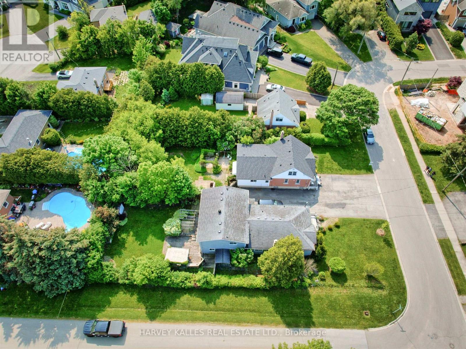 247 Jennings Crescent, Oakville, Ontario  L6L 1W2 - Photo 7 - W12206204
