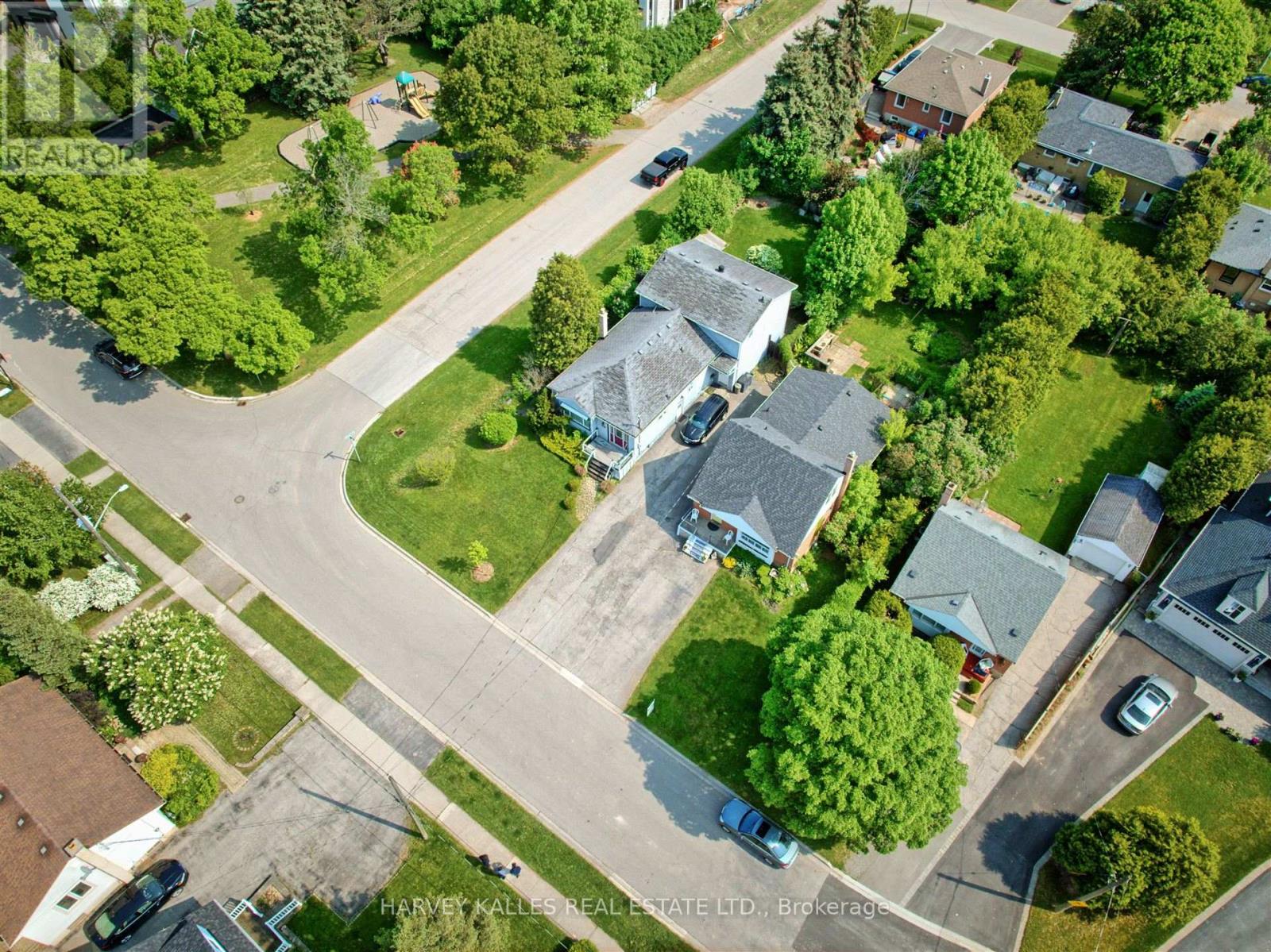 247 Jennings Crescent, Oakville, Ontario  L6L 1W2 - Photo 9 - W12206204