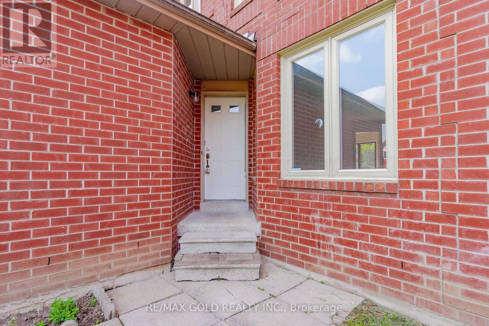 24 Banner Road, Brampton (Brampton West), Ontario  L6X 4K6 - Photo 4 - W12206226