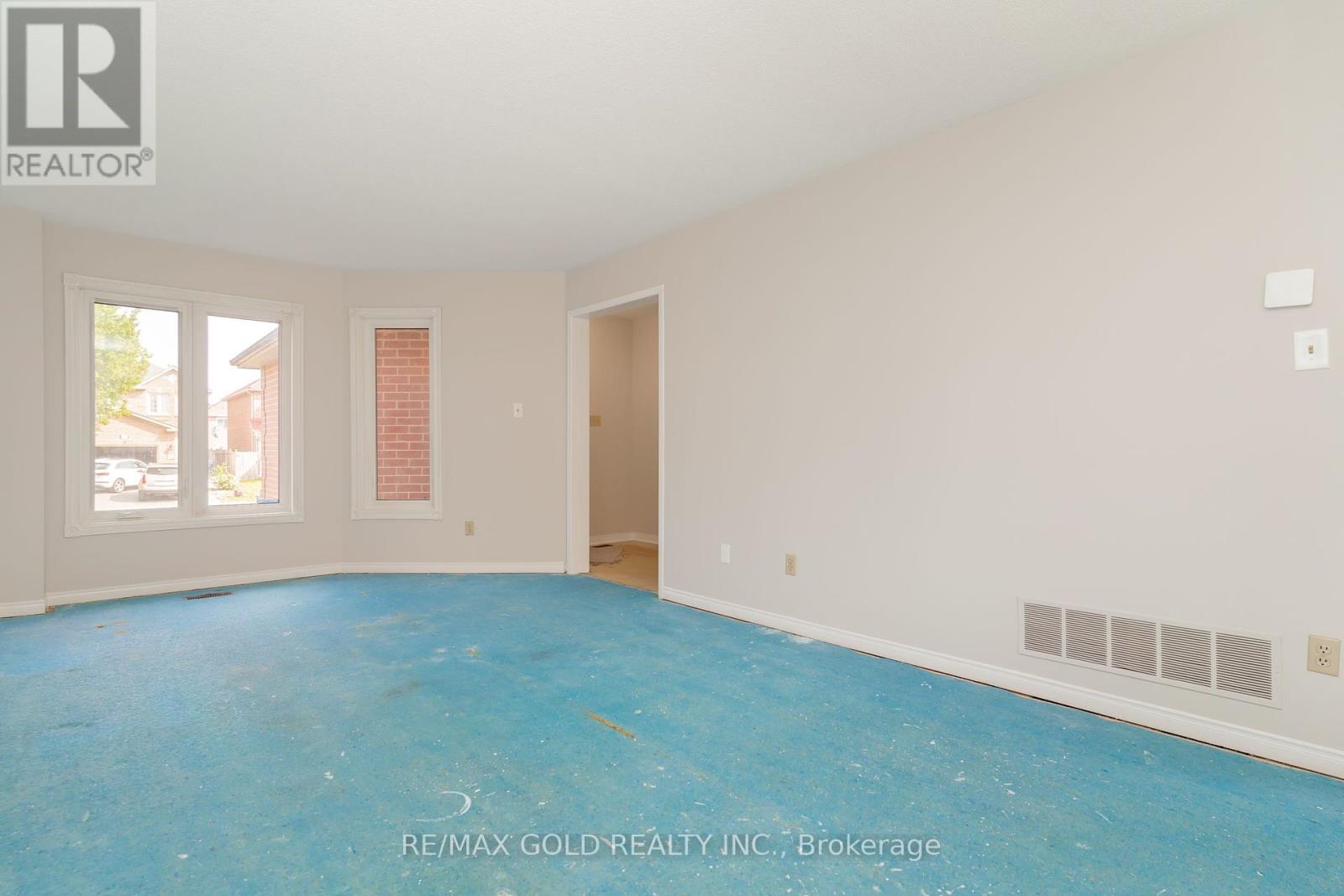 24 Banner Road, Brampton, Ontario  L6X 4K6 - Photo 8 - W12206226