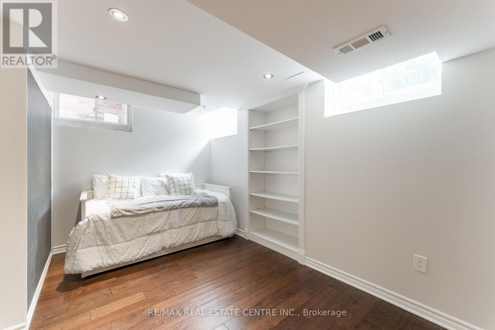 3344 Pottery Drive, Burlington, Ontario  L7M 0L3 - Photo 40 - W12206228