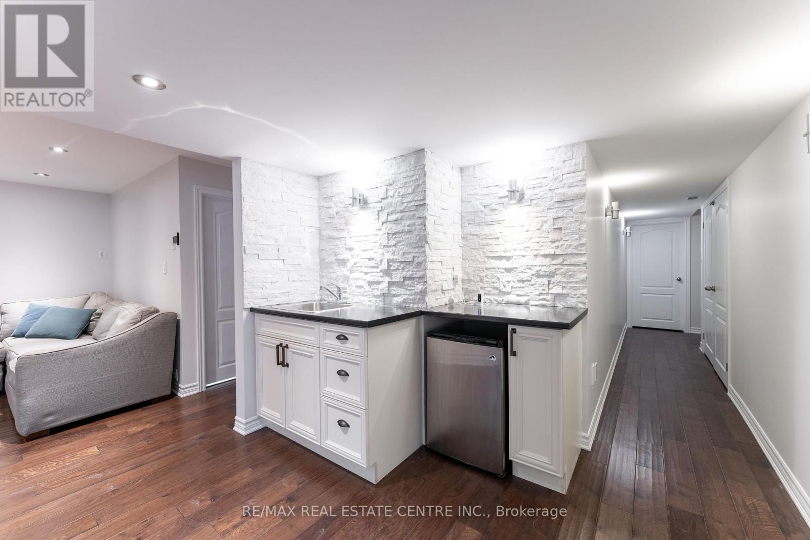 3344 Pottery Drive, Burlington, Ontario  L7M 0L3 - Photo 41 - W12206228