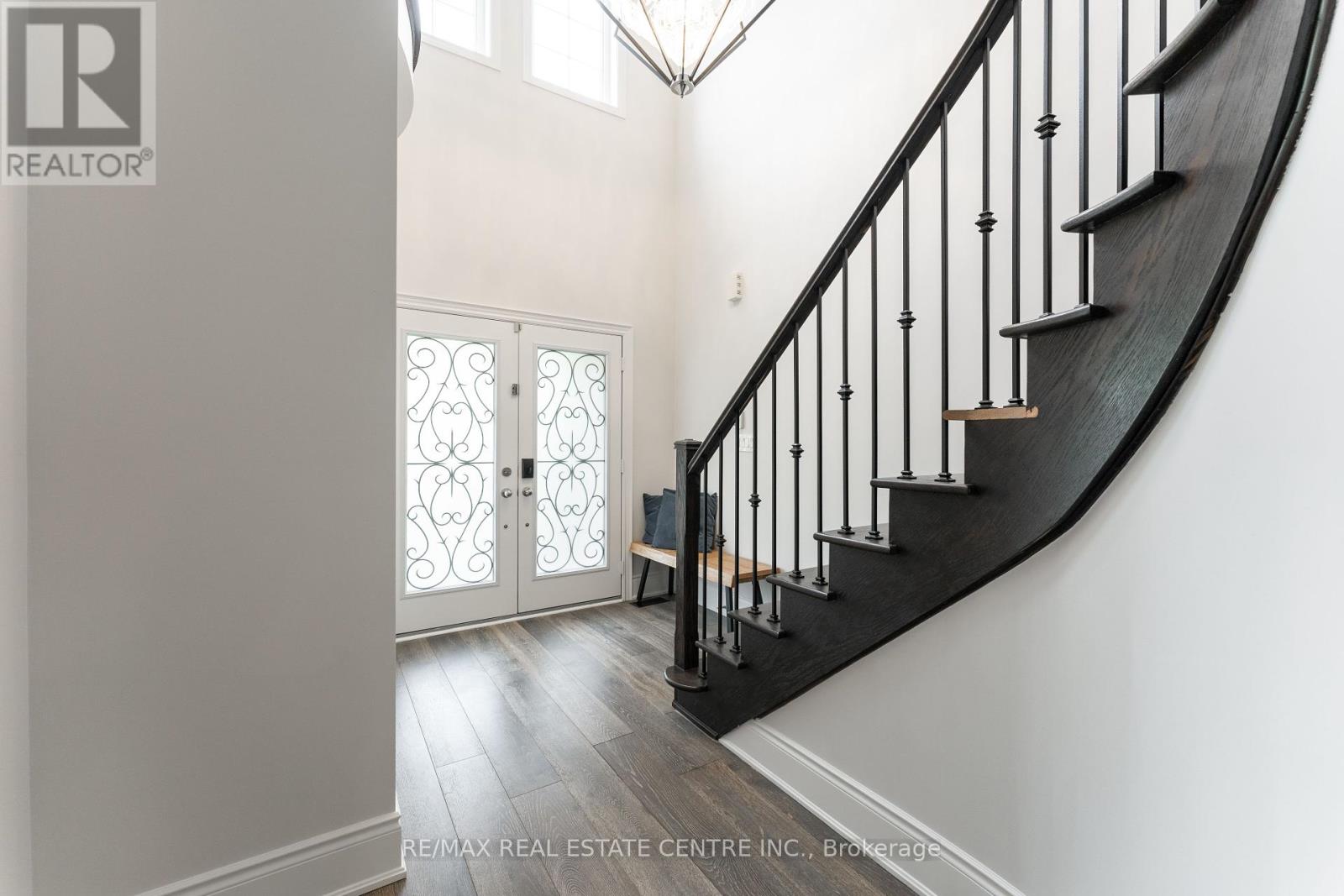 3344 Pottery Drive, Burlington, Ontario  L7M 0L3 - Photo 5 - W12206228