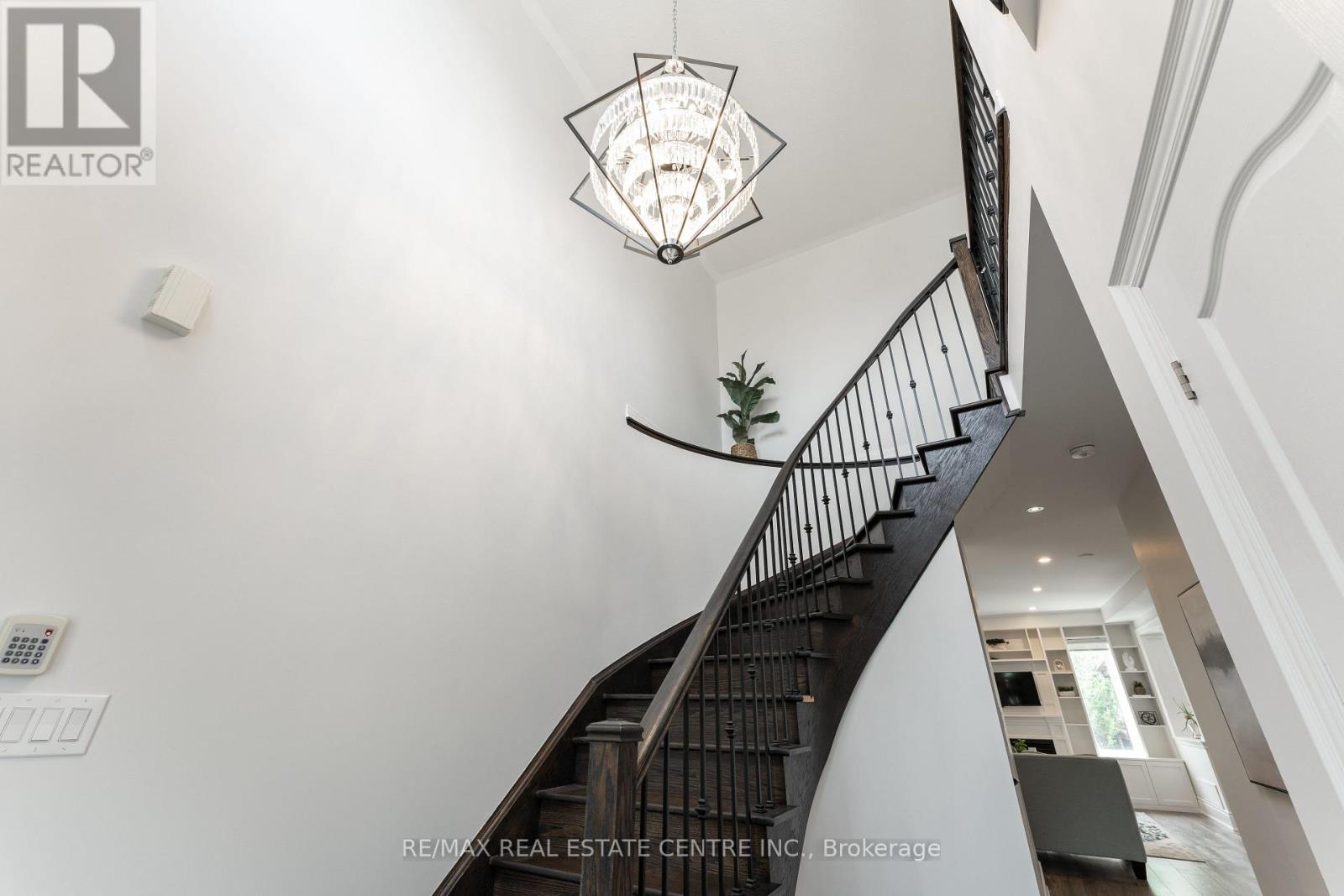 3344 Pottery Drive, Burlington, Ontario  L7M 0L3 - Photo 6 - W12206228