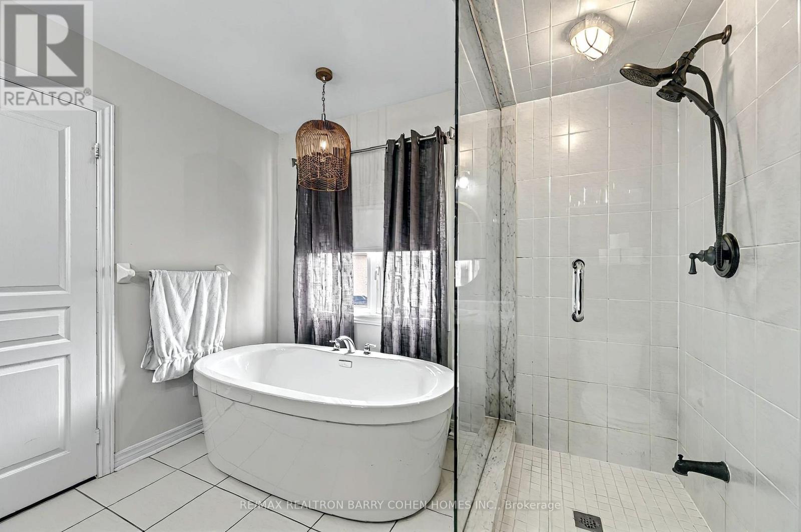21 Meadowcreek Road, Caledon, Ontario  L7C 3Y9 - Photo 16 - W12206246