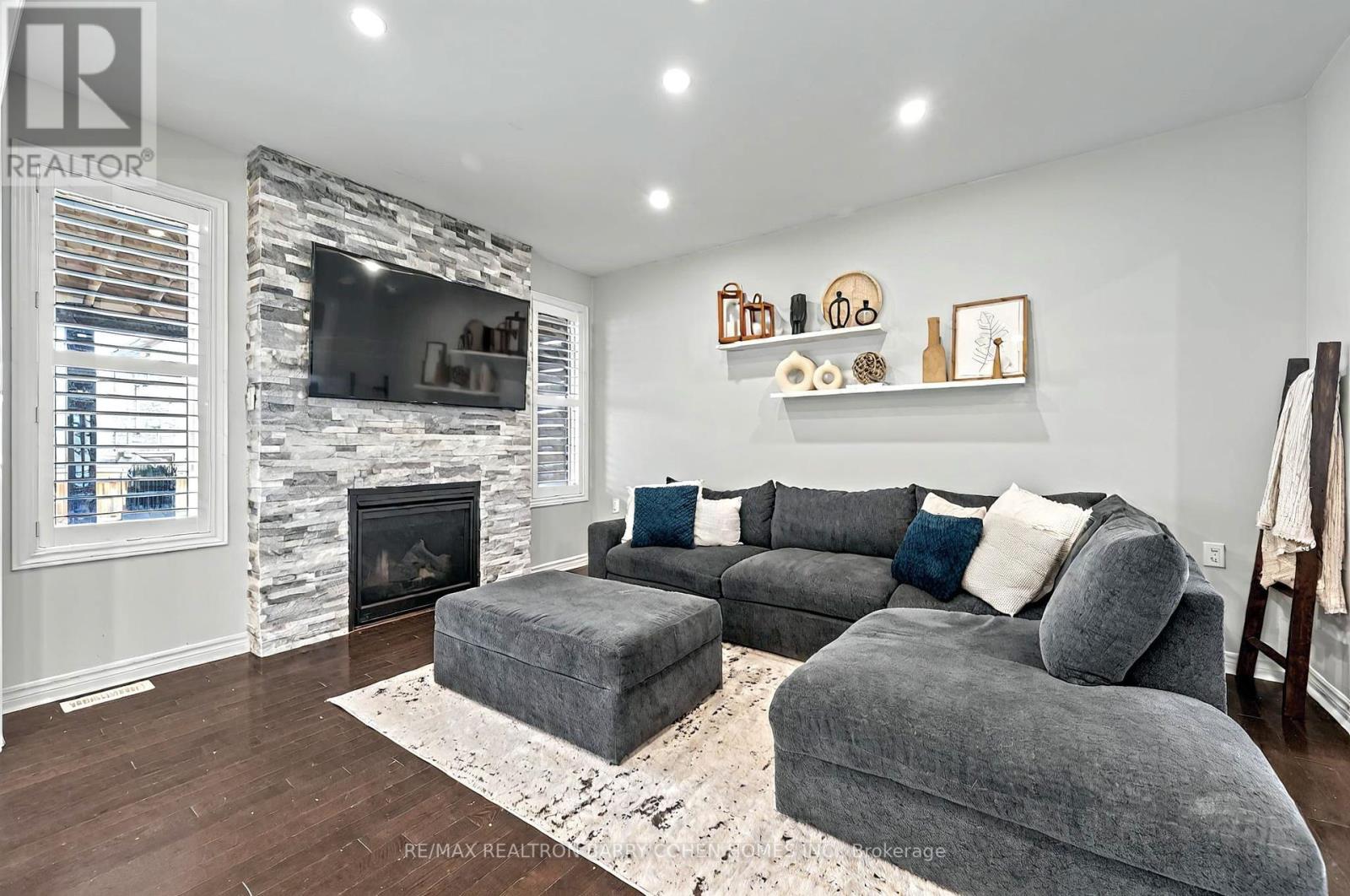 21 Meadowcreek Road, Caledon, Ontario  L7C 3Y9 - Photo 6 - W12206246