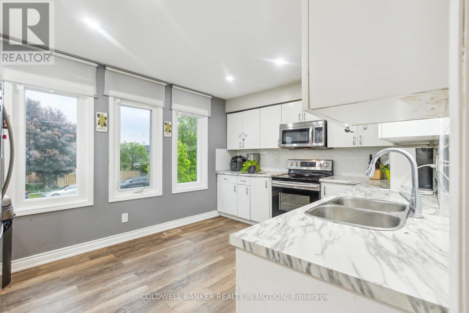 74 Fairgreen Close, Cambridge, Ontario  N1T 1T7 - Photo 11 - X12206252
